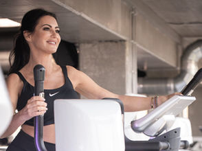Trainen op een infrarood crosstrainer bij Body Shape & Beauty